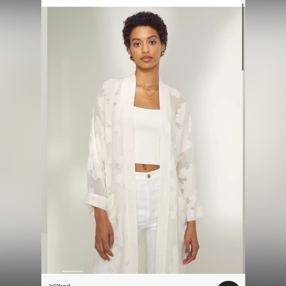 Derante Robe - Picture 7 of 8